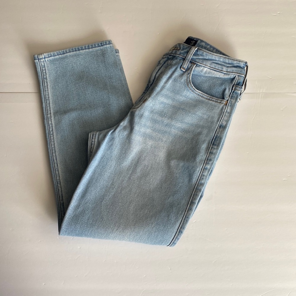 Hollister Ultra High Rise Vintage Straight Leg Size 5R/27
